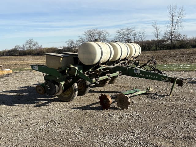 Image of John Deere 7000 equipment image 3