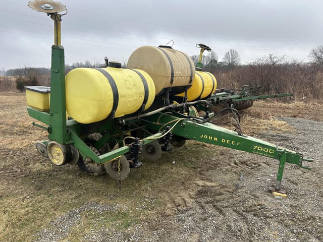 Image of John Deere 7000 equipment image 1