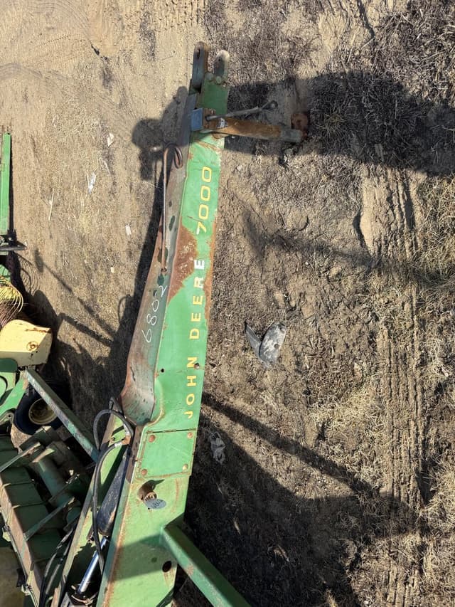 Image of John Deere 7000 equipment image 3