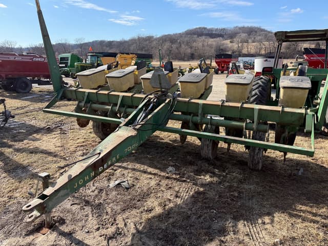 Image of John Deere 7000 equipment image 2