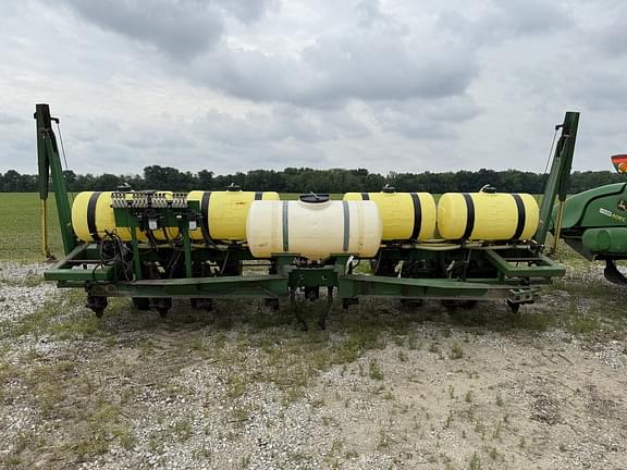 Image of John Deere 7000 equipment image 1
