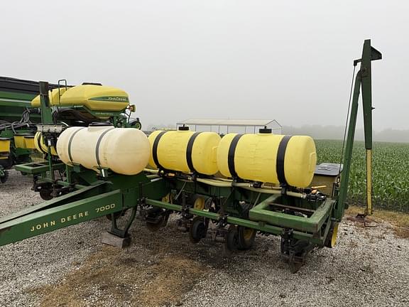 Image of John Deere 7000 equipment image 4