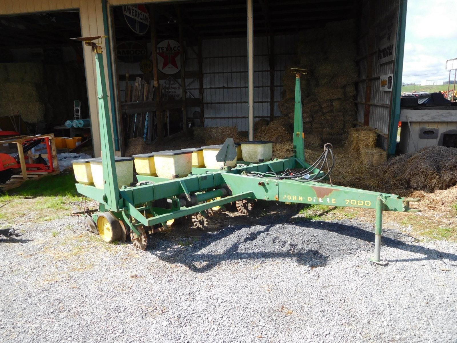 John Deere 7000 Equipment Image0