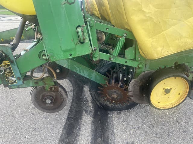 Image of John Deere 7000 equipment image 3