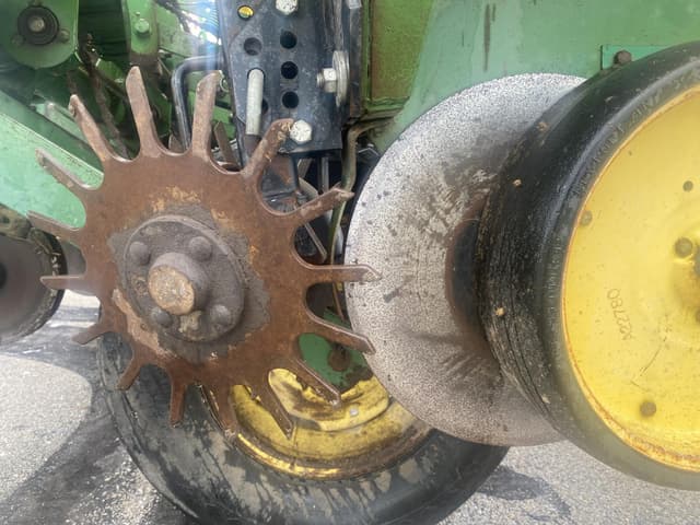 Image of John Deere 7000 equipment image 2