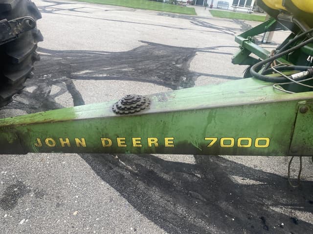 Image of John Deere 7000 equipment image 4