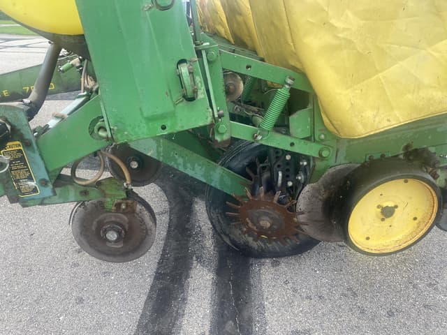 Image of John Deere 7000 equipment image 3