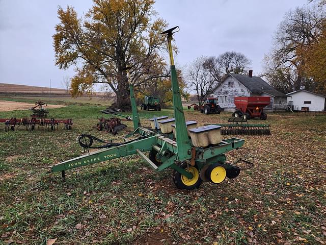 Image of John Deere 7000 equipment image 3