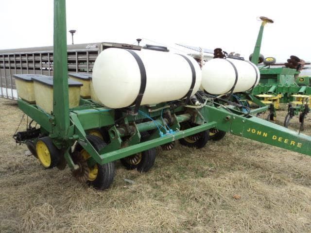 Image of John Deere 7000 Image 1