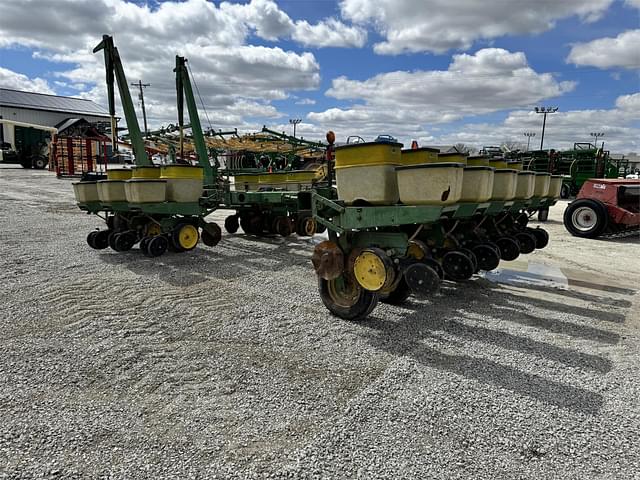 Image of John Deere 7000 equipment image 4