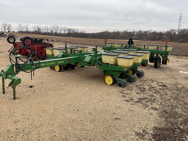 Image of John Deere 7000 equipment image 2