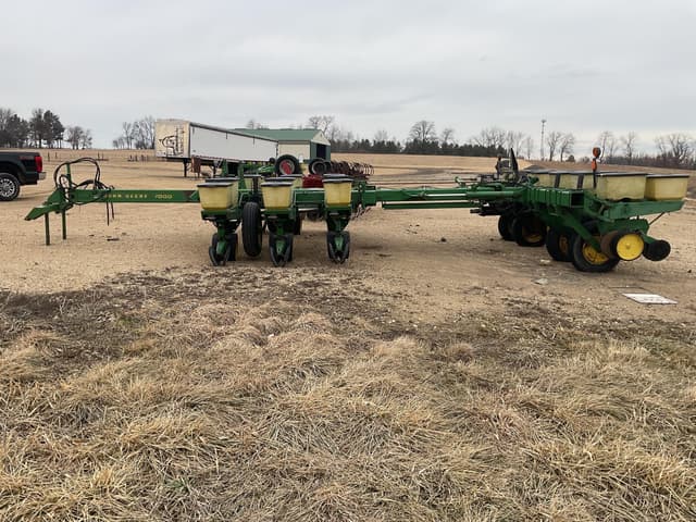 Image of John Deere 7000 equipment image 3