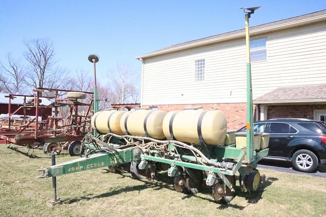 Image of John Deere 7000 equipment image 1