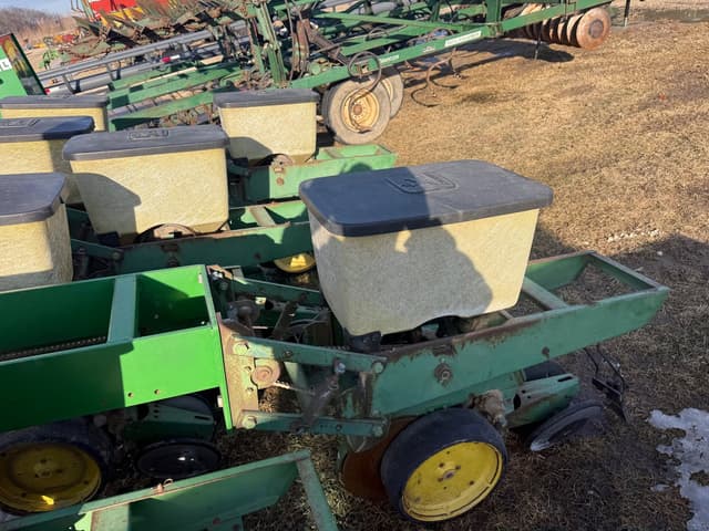 Image of John Deere 7000 equipment image 4