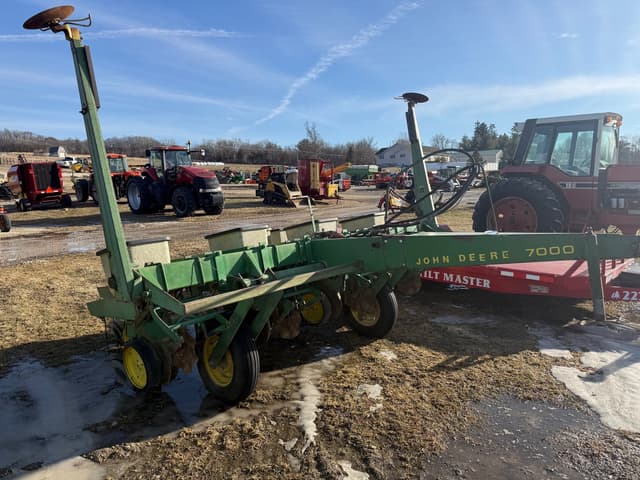 Image of John Deere 7000 equipment image 1