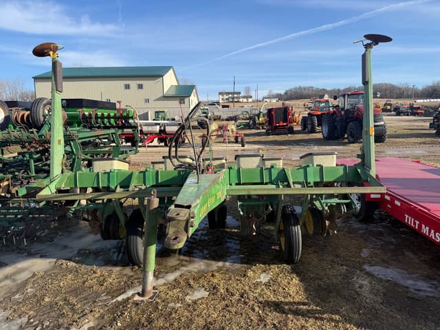 Image of John Deere 7000 equipment image 2