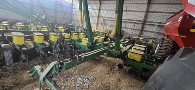 Image of John Deere 7000 equipment image 2