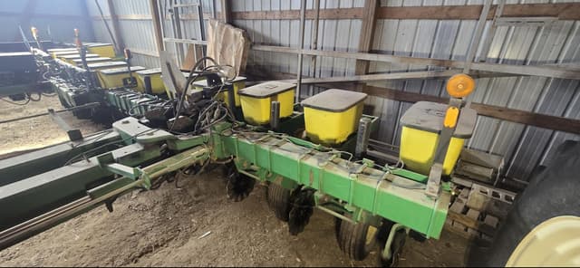 Image of John Deere 7000 equipment image 4