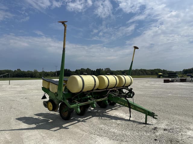 Image of John Deere 7000 equipment image 2