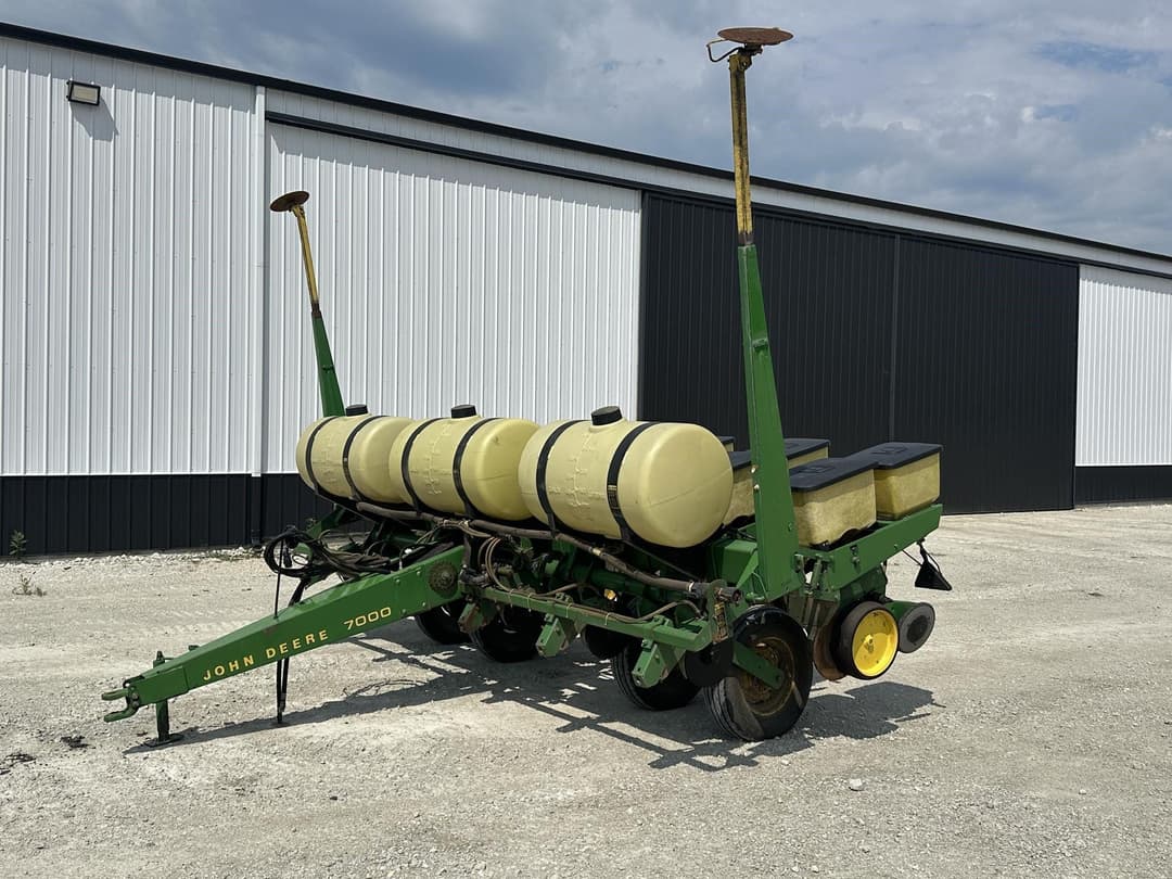 Image of John Deere 7000 Primary image