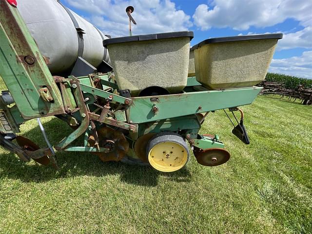 Image of John Deere 7000 equipment image 2