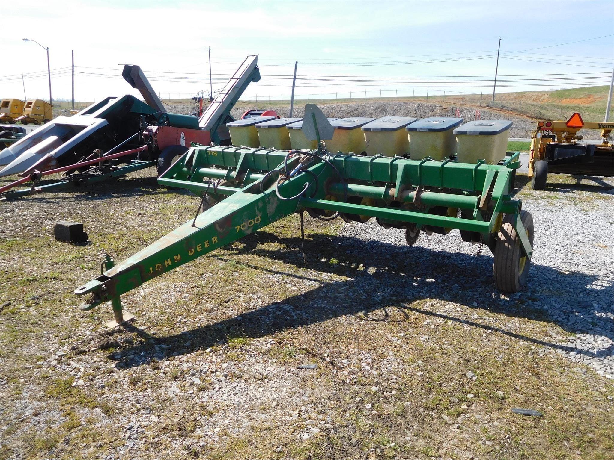 John Deere 7000 Equipment Image0