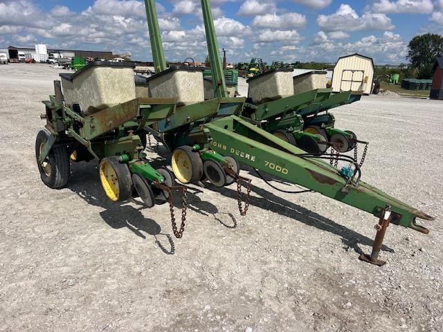 Image of John Deere 7000 equipment image 1