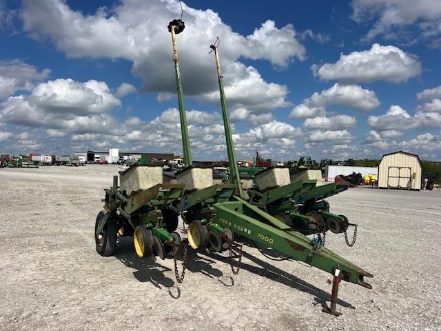 Image of John Deere 7000 Primary image