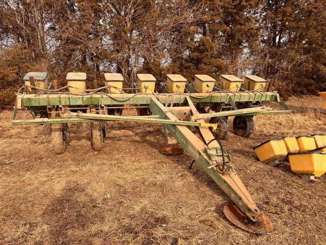 Image of John Deere 7000 equipment image 1