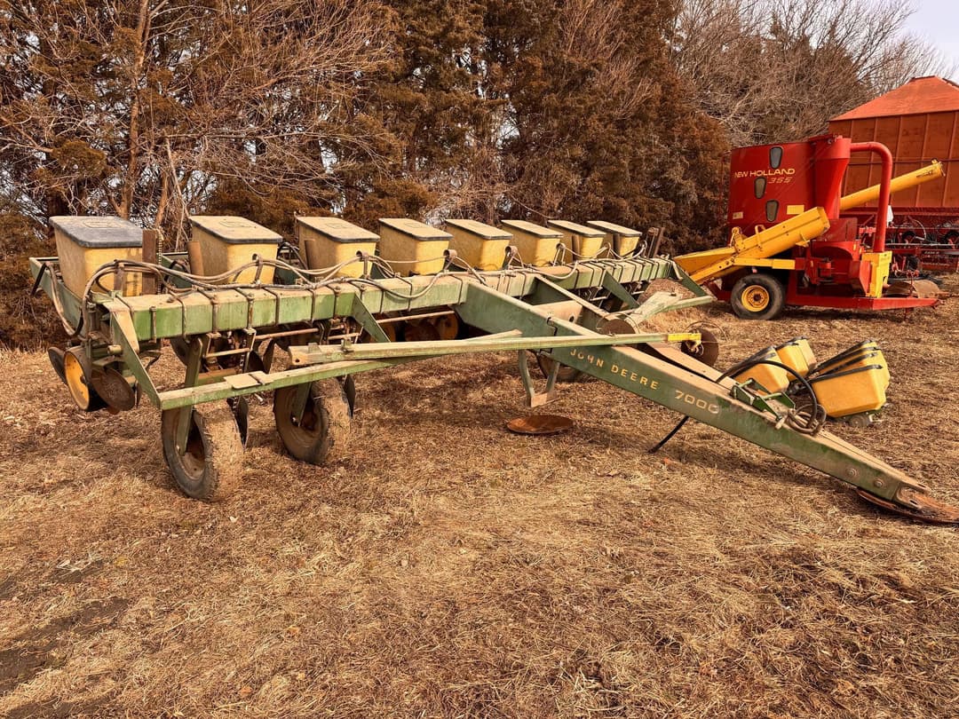 Image of John Deere 7000 Primary image