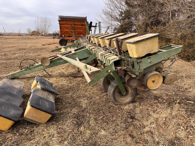 Image of John Deere 7000 equipment image 4
