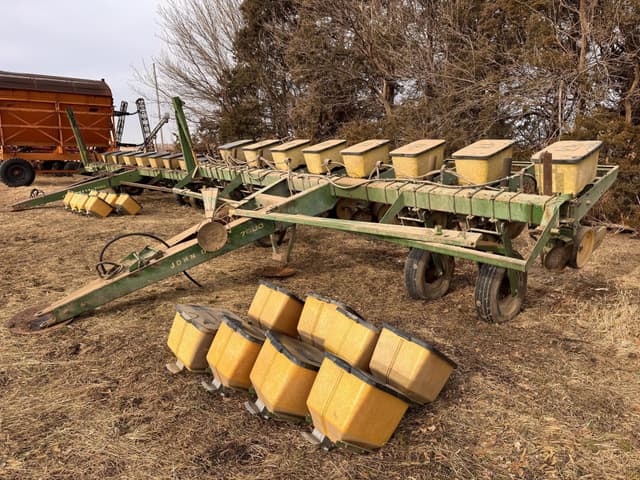 Image of John Deere 7000 equipment image 3