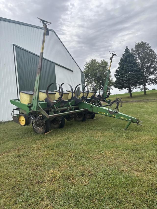 Image of John Deere 7000 equipment image 3