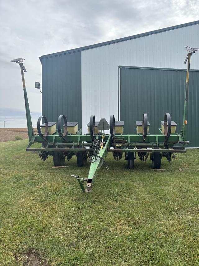 Image of John Deere 7000 equipment image 1