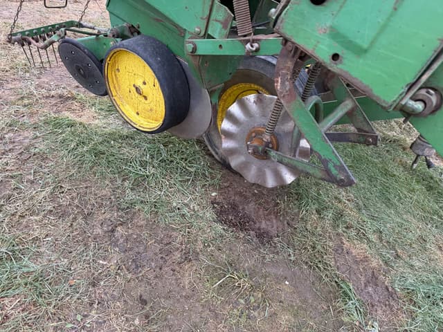 Image of John Deere 7000 equipment image 4