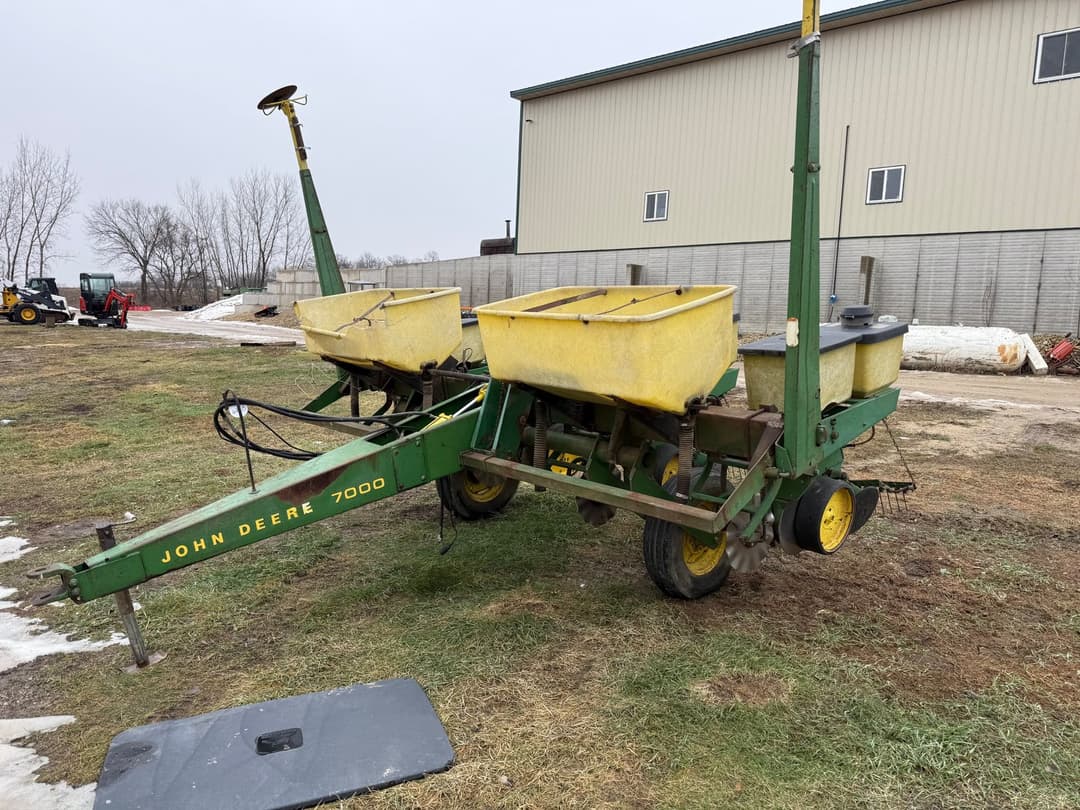 Image of John Deere 7000 Primary image