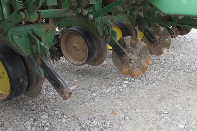 Image of John Deere 7000 equipment image 3