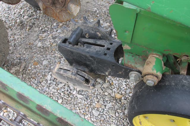 Image of John Deere 7000 equipment image 2