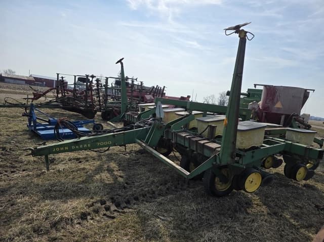 Image of John Deere 7000 equipment image 3