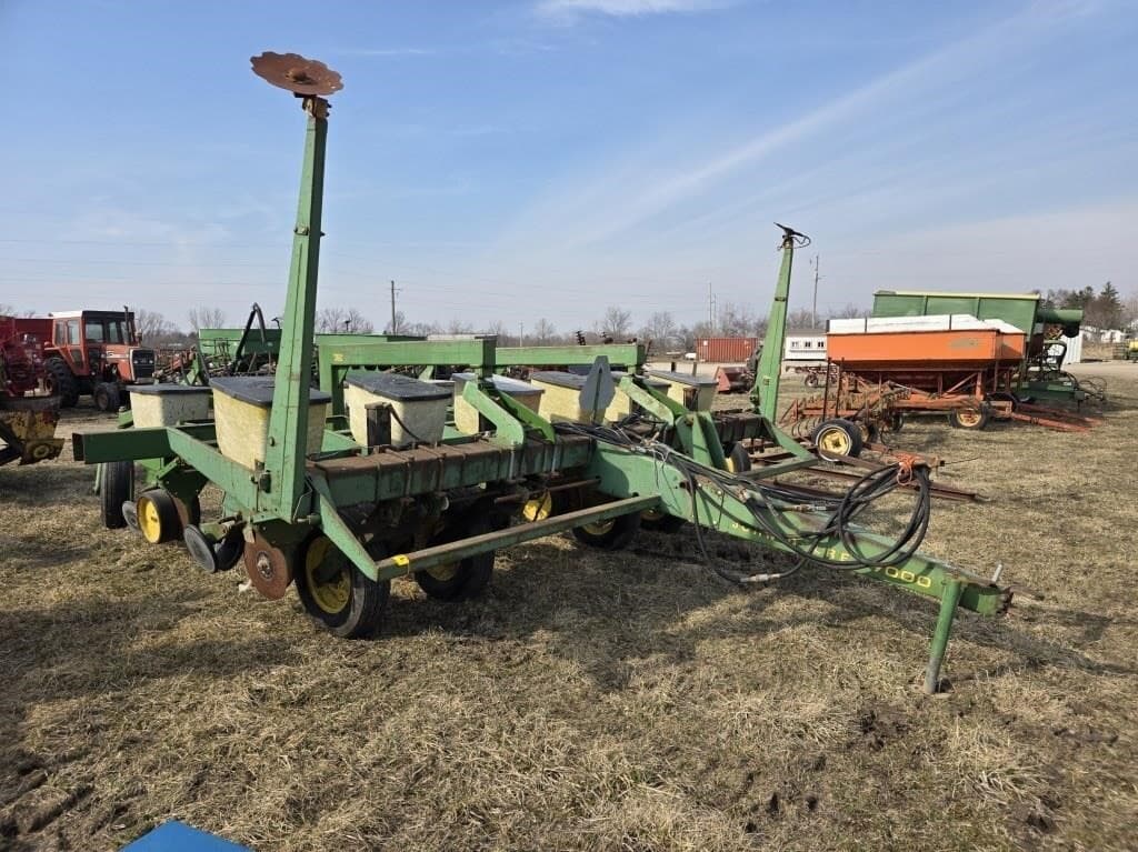 Image of John Deere 7000 Primary image