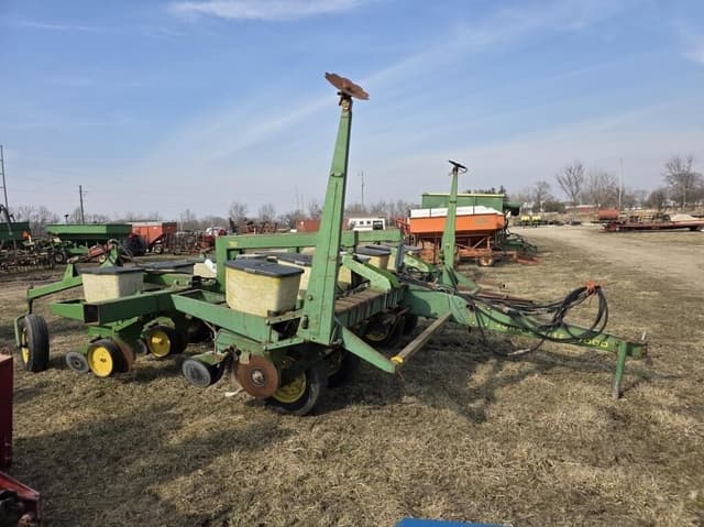 Image of John Deere 7000 equipment image 1