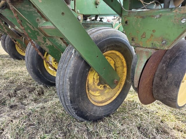 Image of John Deere 7000 equipment image 4