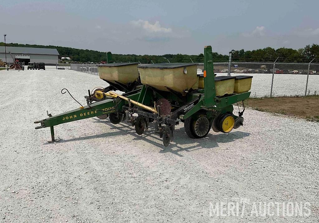 Image of John Deere 7000 Primary image