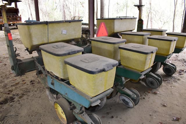 Image of John Deere 7000 equipment image 4