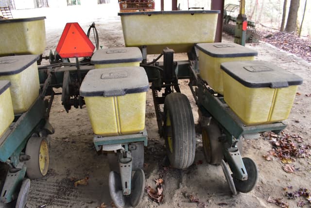 Image of John Deere 7000 equipment image 3