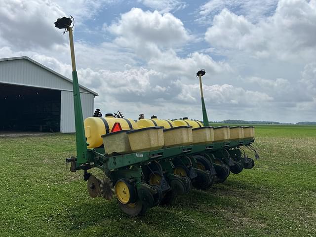 Image of John Deere 7000 equipment image 2