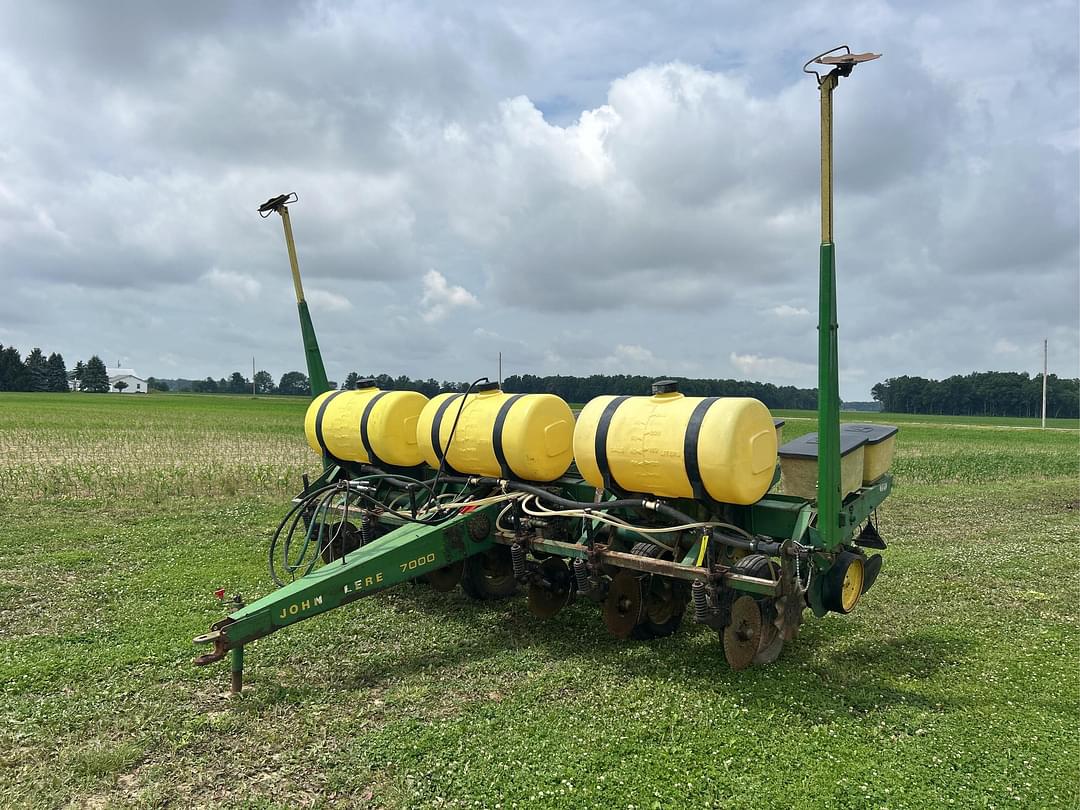 Image of John Deere 7000 Primary image