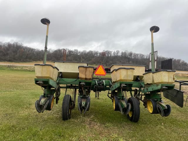 Image of John Deere 7000 equipment image 4