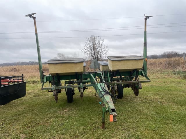 Image of John Deere 7000 equipment image 1