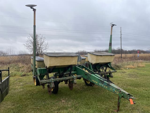 Image of John Deere 7000 equipment image 2